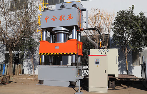如何選擇適合的滕州2000噸四柱液壓機(jī)？
