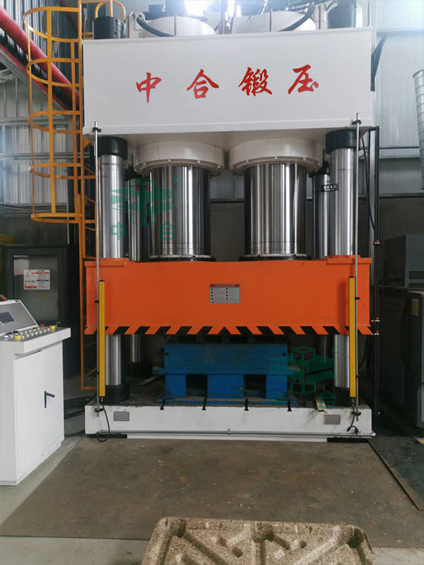1600噸木屑托盤成型液壓機(jī).jpg
