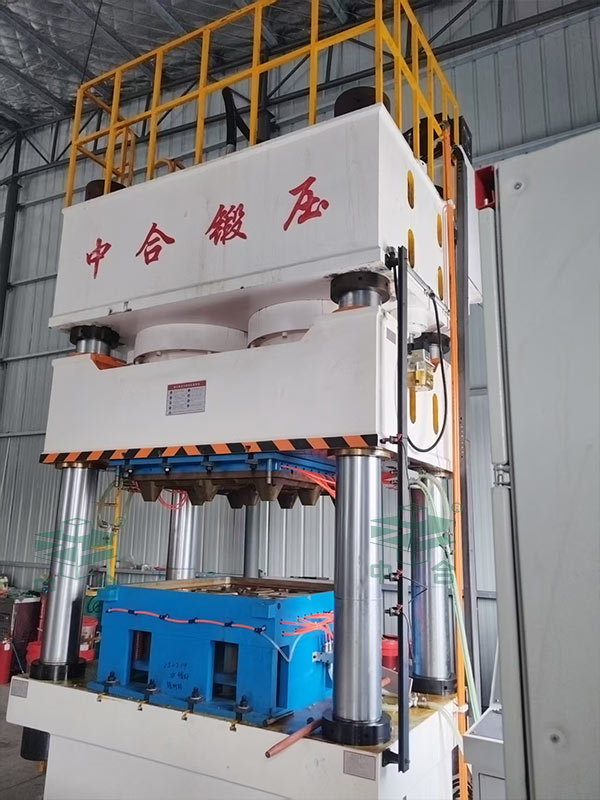 1600噸塑料托盤(pán)成型液壓機(jī).jpg